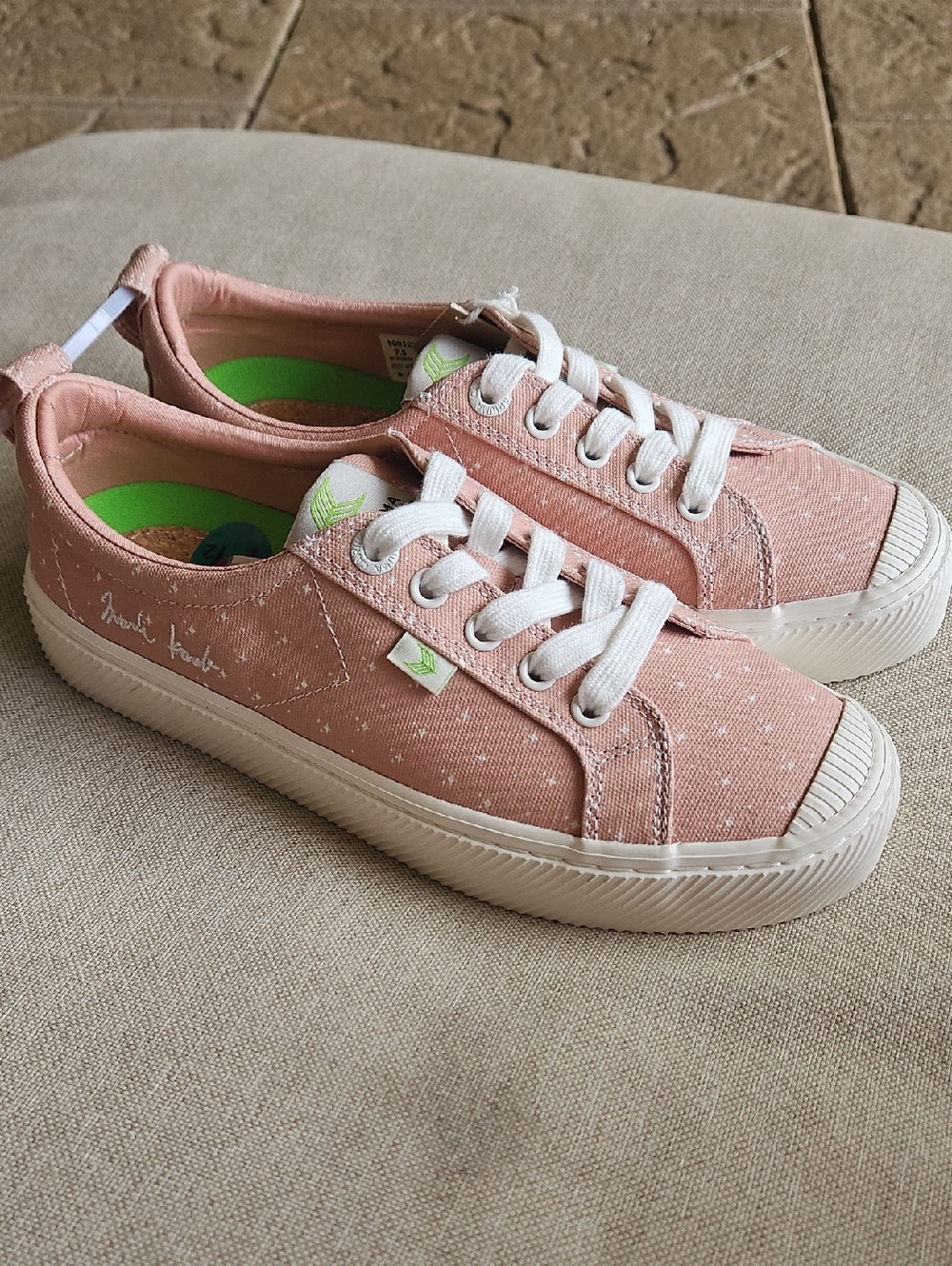 CARIUMA Marie Kondo OCA Low Rose Canvas Sneakers Woman's 7.5, Men's 6